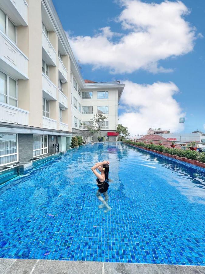 Grand Zuri Malioboro Hotel Yogyakarta Exterior photo