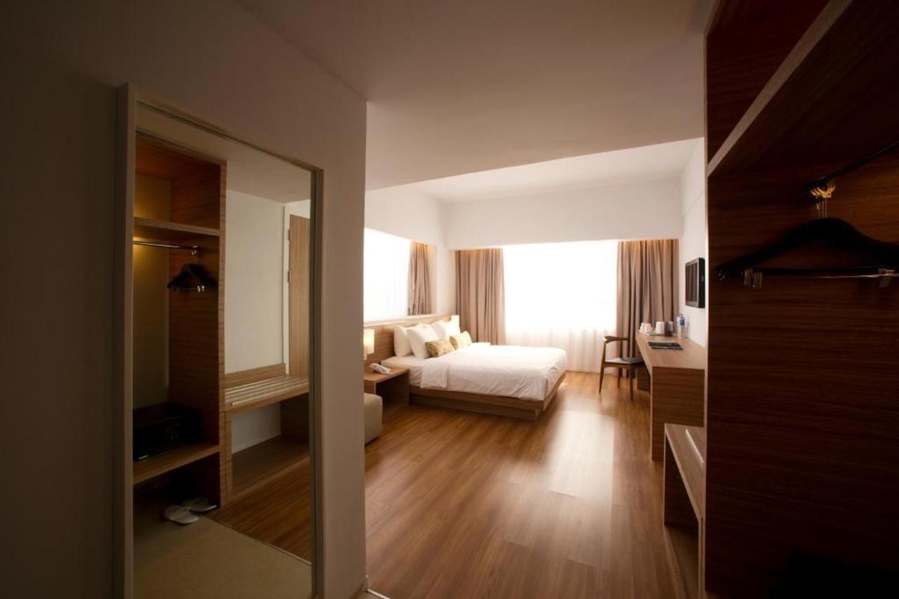 Grand Zuri Malioboro Hotel Yogyakarta Exterior photo