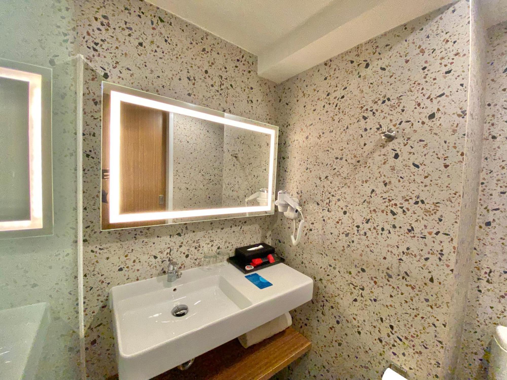 Grand Zuri Malioboro Hotel Yogyakarta Exterior photo