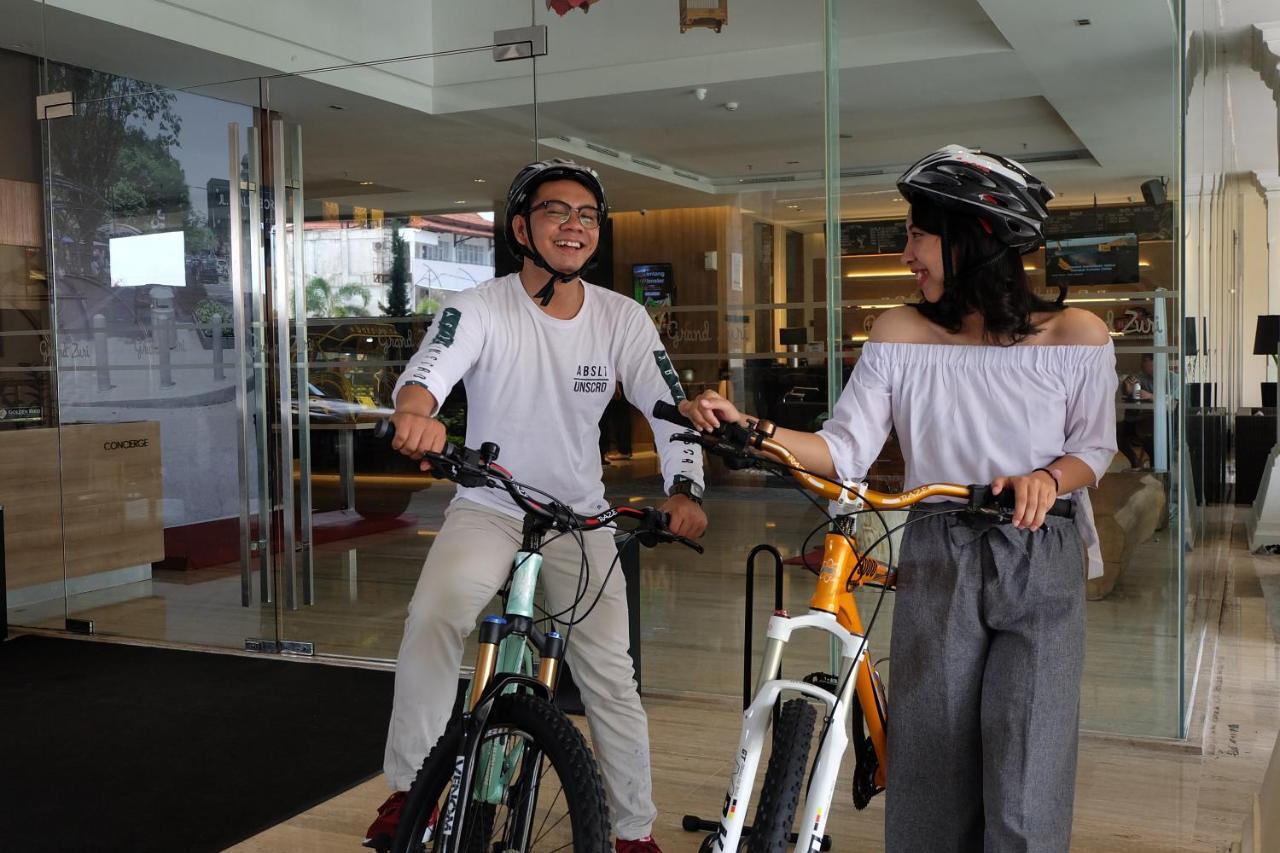 Grand Zuri Malioboro Hotel Yogyakarta Exterior photo